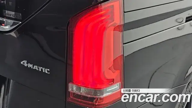 Mercedes-Benz V-Class 2023 — Photo 16/35