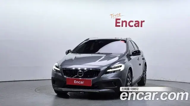 Volvo V40 Cross Country 2018 — Şəkil 19/30