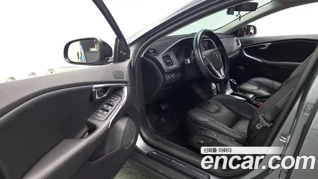 Volvo V40 Cross Country 2018 — Şəkil 5/30