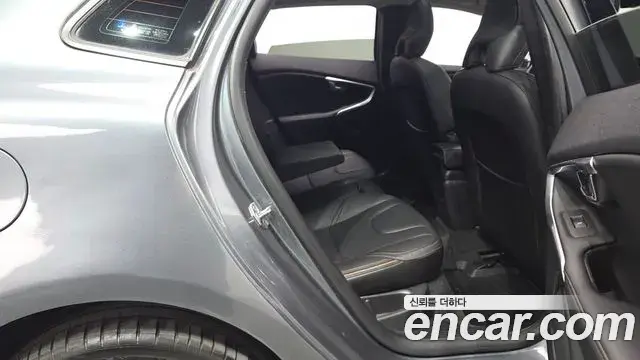Volvo V40 Cross Country 2018 — Şəkil 20/30