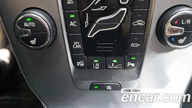 Volvo V40 Cross Country 2018 — Şəkil 9/30