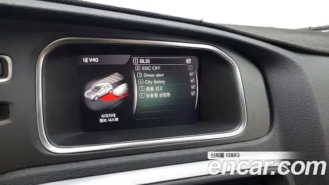 Volvo V40 Cross Country 2018 — Şəkil 16/30