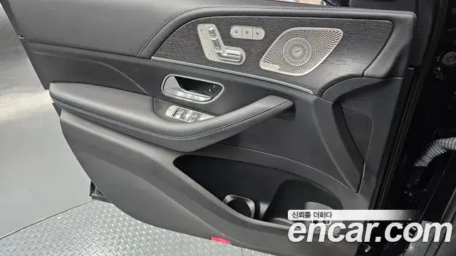 Mercedes-Benz GLS-Class 2022 — Photo 6/38