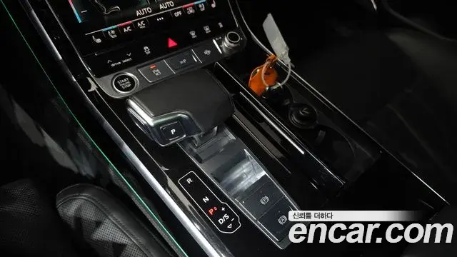 Audi A8 2021 — Photo 19/33