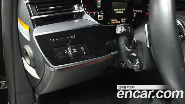 Audi A8 2021 — Photo 24/33