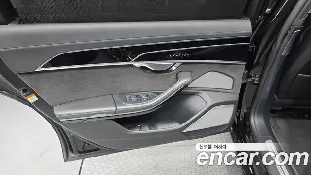 Audi A8 2021 — Photo 20/33