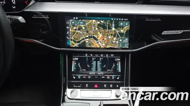 Audi A8 2021 — Photo 25/33