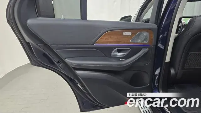 Mercedes-Benz GLE-Class 2021 — Photo 10/32
