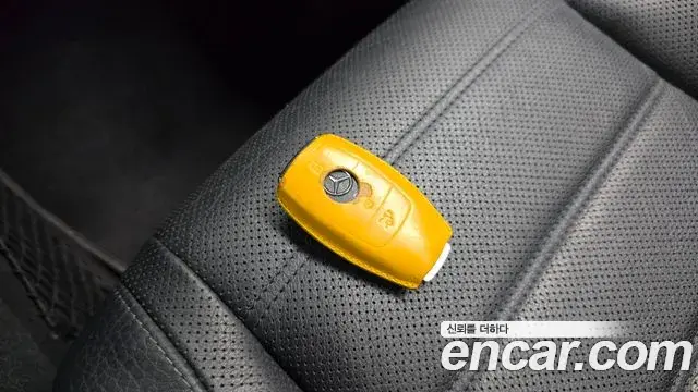 Mercedes-Benz GLE-Class 2021 — Photo 2/32