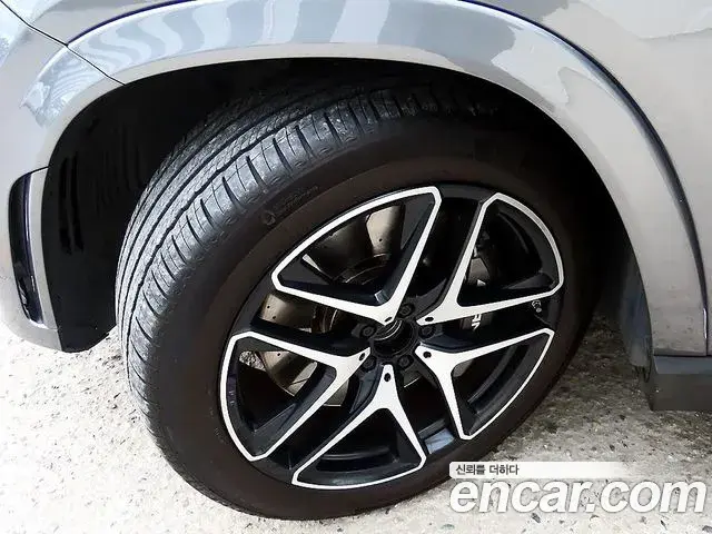 Mercedes-Benz GLE-Class 2023 — ფოტო 8/20