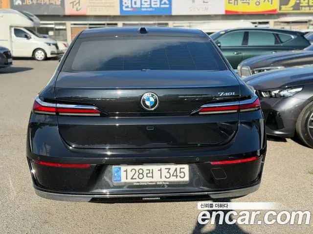 BMW 7 Series 2023 — Photo 9/20