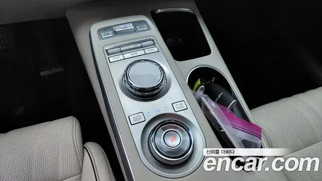Genesis GV70 2023 — Photo 22/31