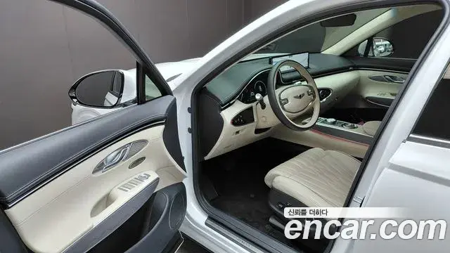 Genesis GV70 2023 — Photo 26/31