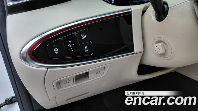 Genesis GV70 2023 — Photo 17/31