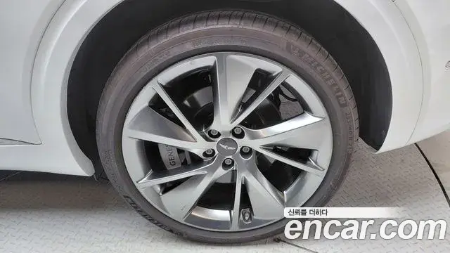 Genesis GV70 2023 — Photo 14/31