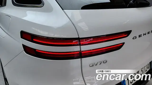 Genesis GV70 2023 — Photo 24/31