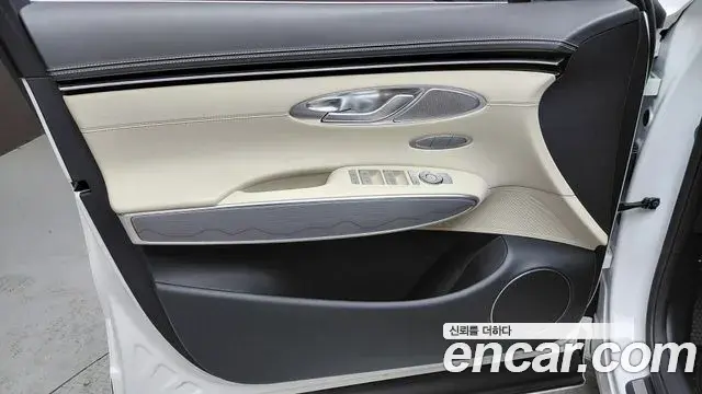 Genesis GV70 2023 — Photo 18/31