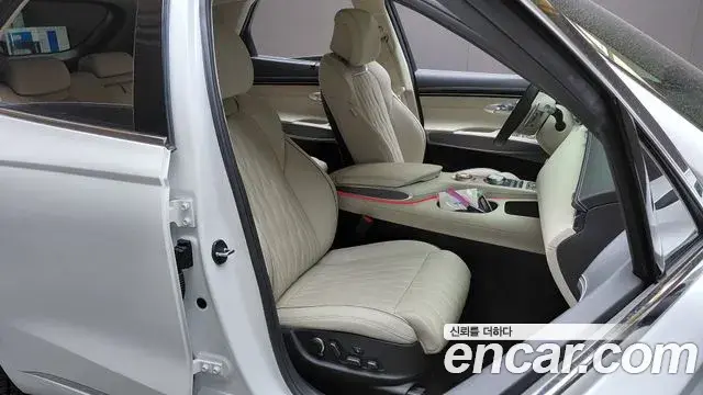 Genesis GV70 2023 — Photo 9/31