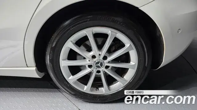 Mercedes-Benz A-Class 2019 — Şəkil 22/30