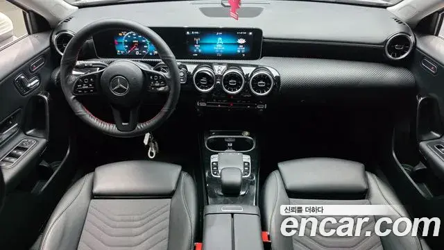 Mercedes-Benz A-Class 2019 — Şəkil 24/30
