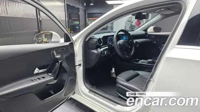Mercedes-Benz A-Class 2019 — Şəkil 21/30