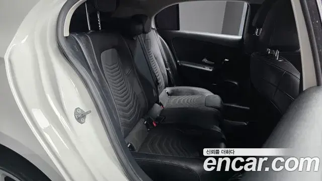 Mercedes-Benz A-Class 2019 — Şəkil 11/30