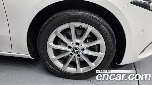 Mercedes-Benz A-Class 2019 — Şəkil 20/30