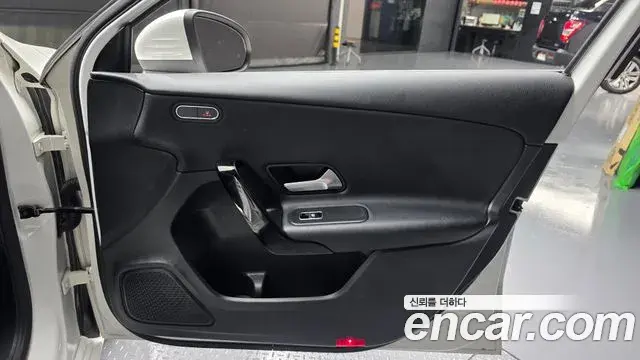 Mercedes-Benz A-Class 2019 — Şəkil 14/30