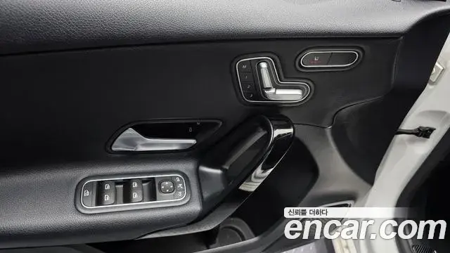 Mercedes-Benz A-Class 2019 — Şəkil 12/30