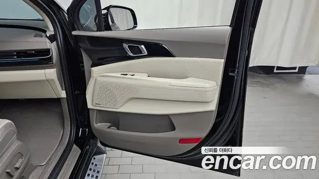 Kia Carnival 2024 — Photo 28/33