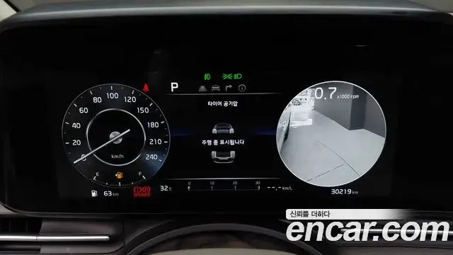 Kia Carnival 2023 — ფოტო 13/33