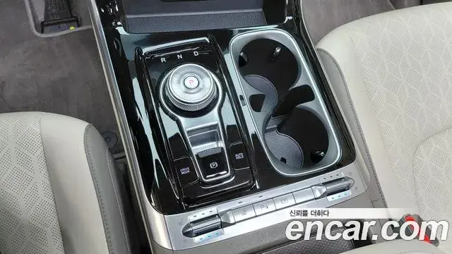 Kia Carnival 2023 — ფოტო 20/33