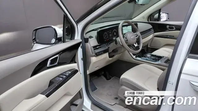 Kia Carnival 2023 — ფოტო 32/33