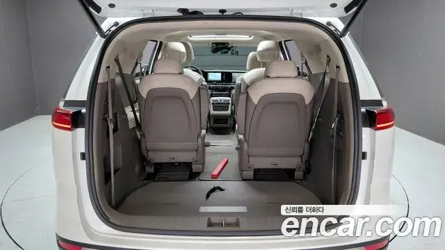 Kia Carnival 2023 — ფოტო 33/33