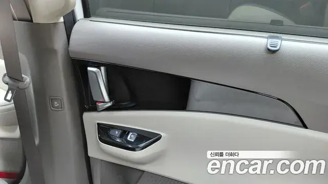 Kia Carnival 2023 — ფოტო 19/33
