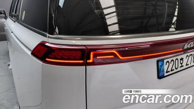 Kia Carnival 2023 — ფოტო 14/33