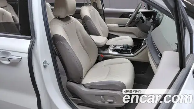 Kia Carnival 2023 — ფოტო 2/33