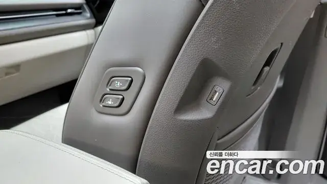 Kia Carnival 2023 — ფოტო 24/33