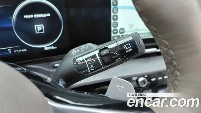Kia Carnival 2023 — ფოტო 12/33