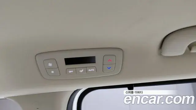 Kia Carnival 2023 — ფოტო 8/33
