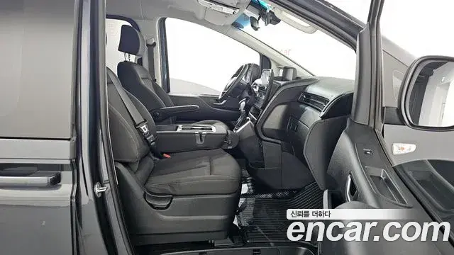 Hyundai Staria 2022 — Photo 27/34