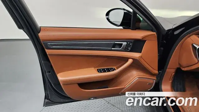 Porsche Panamera 2023 — ფოტო 11/38