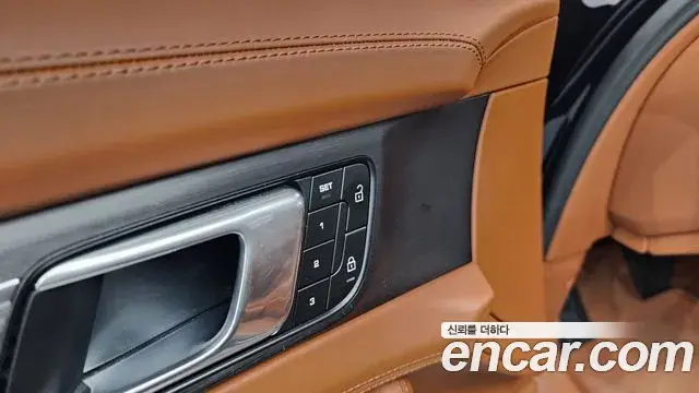 Porsche Panamera 2023 — ფოტო 20/38