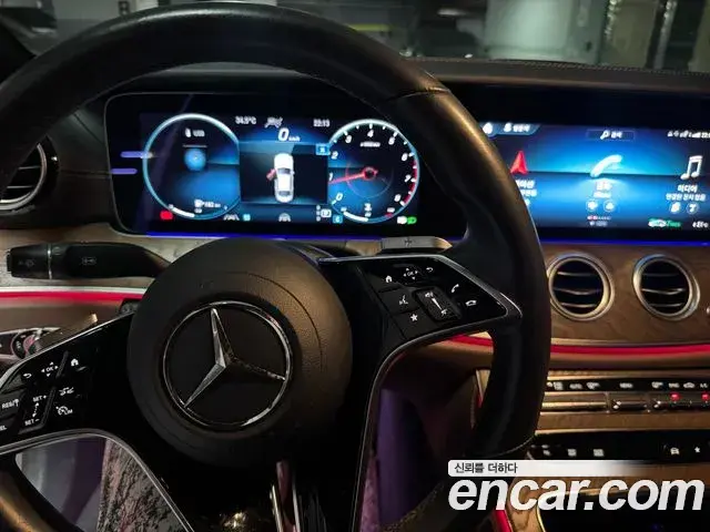 Mercedes-Benz E-Class 2021 — Photo 8/12