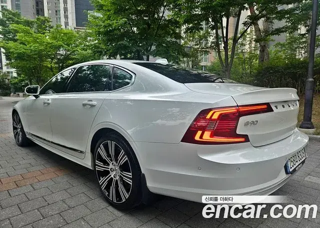 Volvo S90 2025 — ფოტო 19/20