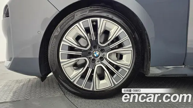 BMW 7 Series 2023 — Photo 15/35