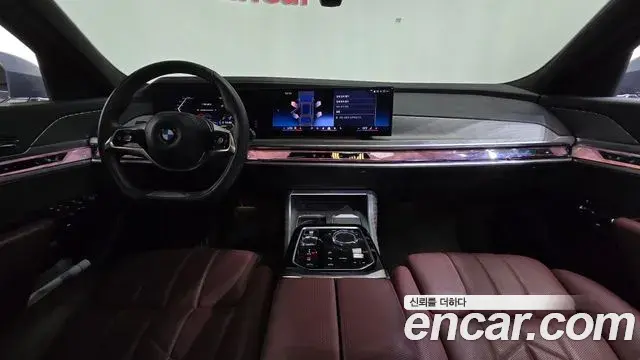 BMW 7 Series 2023 — Photo 18/35