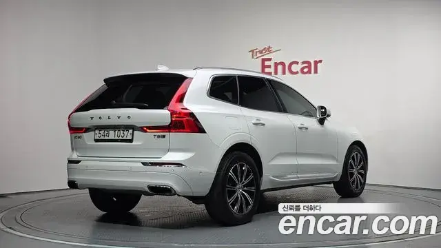 Volvo XC60 2018 — Фото 1/20