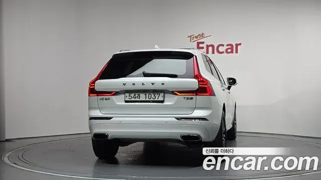 Volvo XC60 2018 — Фото 3/20