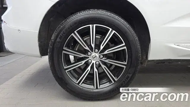Volvo XC60 2018 — Фото 4/20